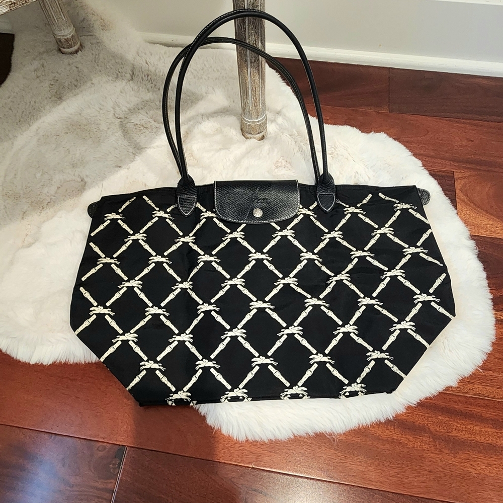 Longchamp Black and White Signiture Monogram Patterned Tote 19×12×4.5in